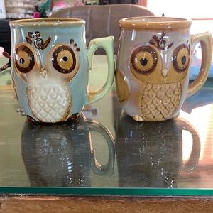 Two owl mugs in like new condition ceramic